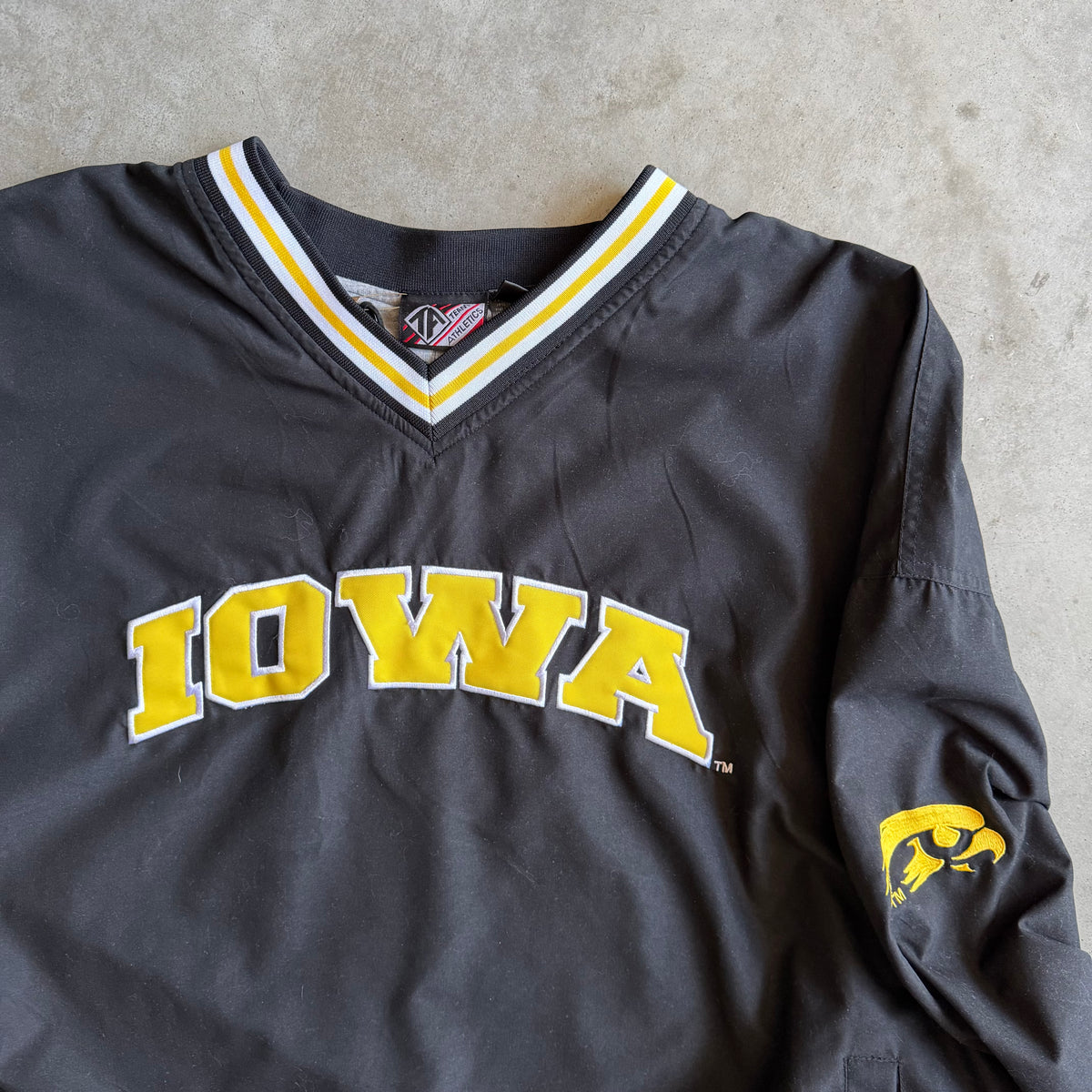 Y2K Iowa Hawkeyes Spell Out Pullover Windbreaker
