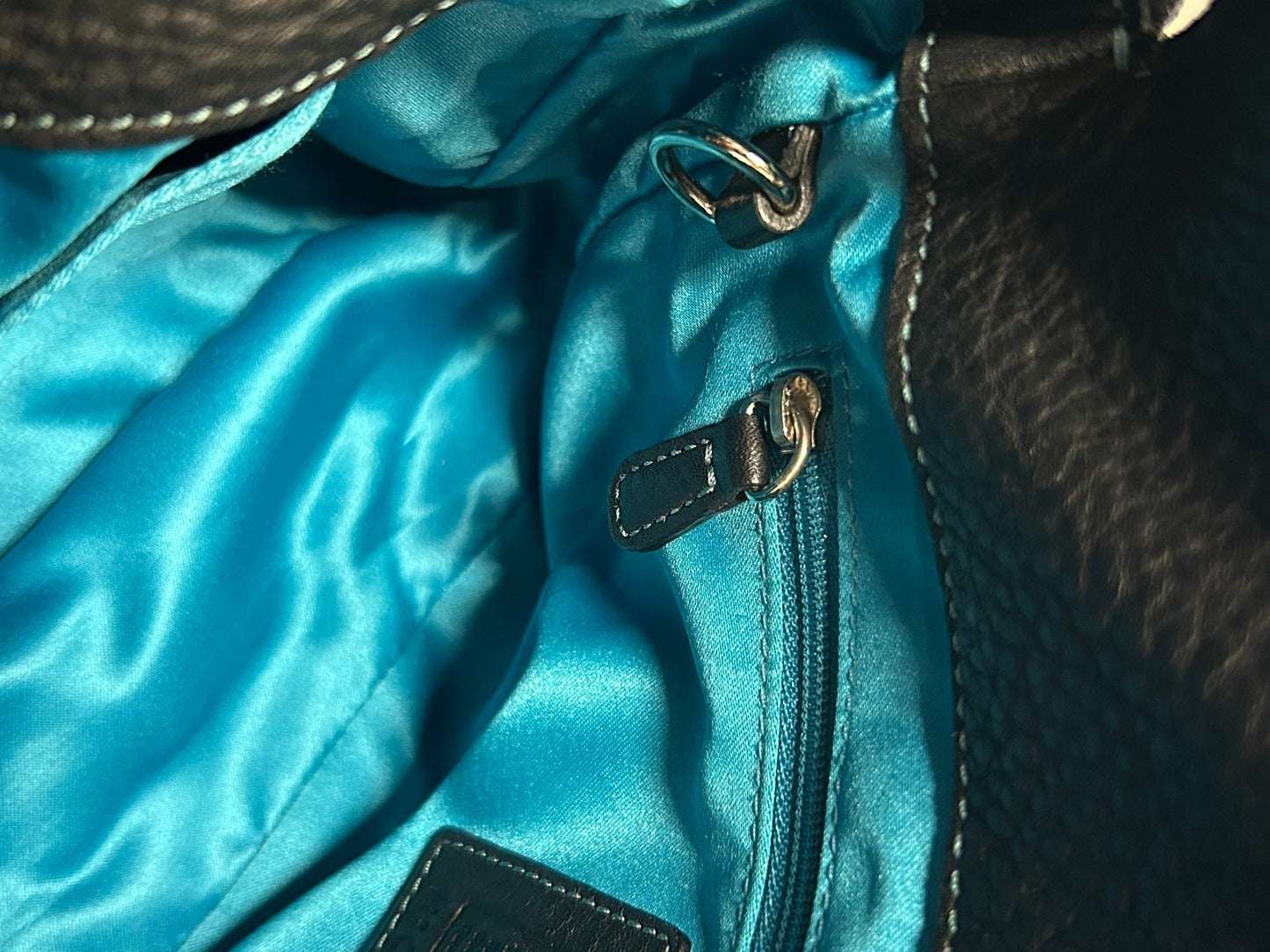 2006 Coach 8A38 Chelsea Pebbled Leather Turnlock Hobo Shoulder Handbag